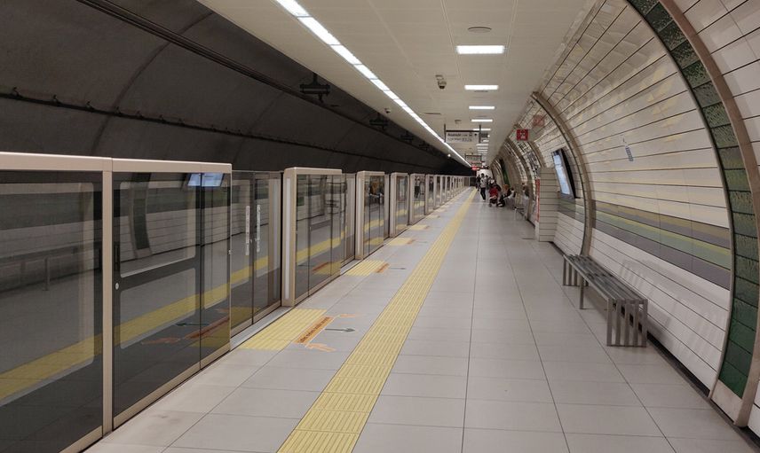 Rezillikler gün geçtikçe artıyor! Bebek’ten sonra iki kişi daha Ümraniye metrosunda alenen cinsel ilişkiye girdi