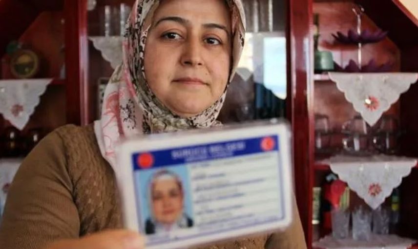 Hatay'da Ehliyetine Yazdırdığı Yazıyı Görenler Çok Şaşırıyor