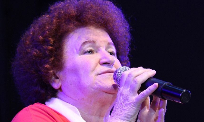 Türk Halk Müziği'nin efsanevi ismi Selda Bağcan, popçuların kıyafetlerini topa tuttu: Elli yıldır sahnedeyim öyle giyinmedim