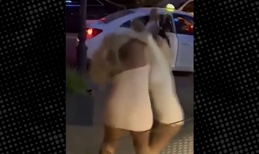 Ünlü modeller sokak ortasında birbirine girdi! Mahaller kavgası gibi saç baş yoldular