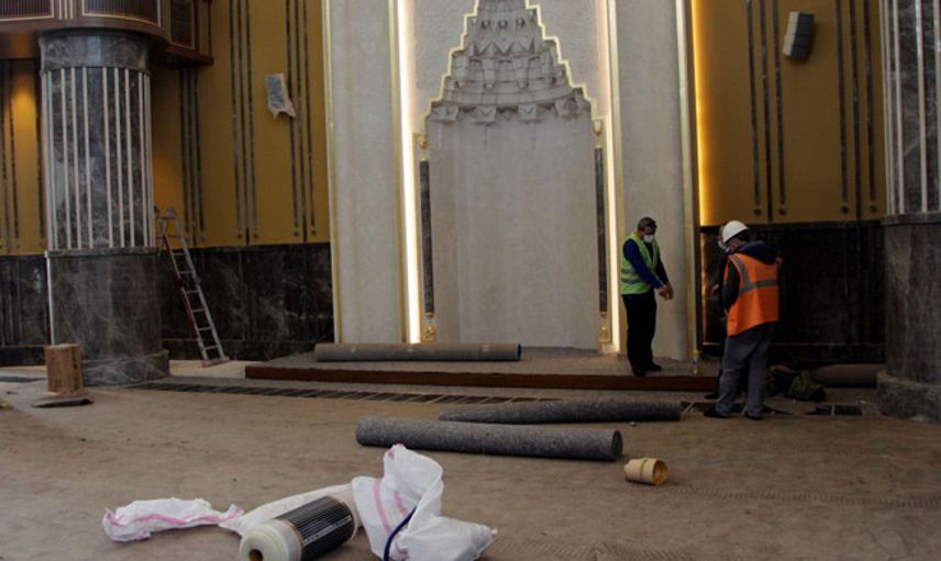Taksim Camii'nin Halıları Seriliyor