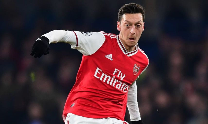 Fenerbahçeli Mesut Özil'in Frankfurt Maçındaki Performansı İngiltere'de Gündem Oldu!