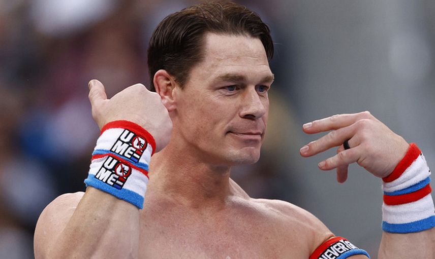 John Cena sahneye çıplak çıktı: Konuşma yapacakken üstüne perde giydirildi!