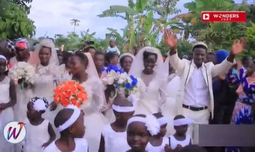 Uganda'da akıllara zarar düğün! 7 kadınla aynı anda dünyaevine girdi