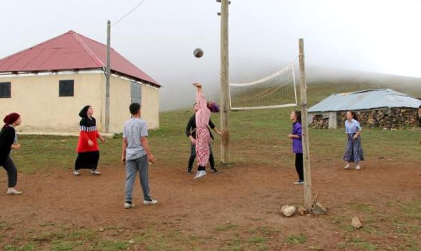 Yaylada Voleybol Oynayan Kızların Videosu 10 Milyon İzlenmeyi Geçti