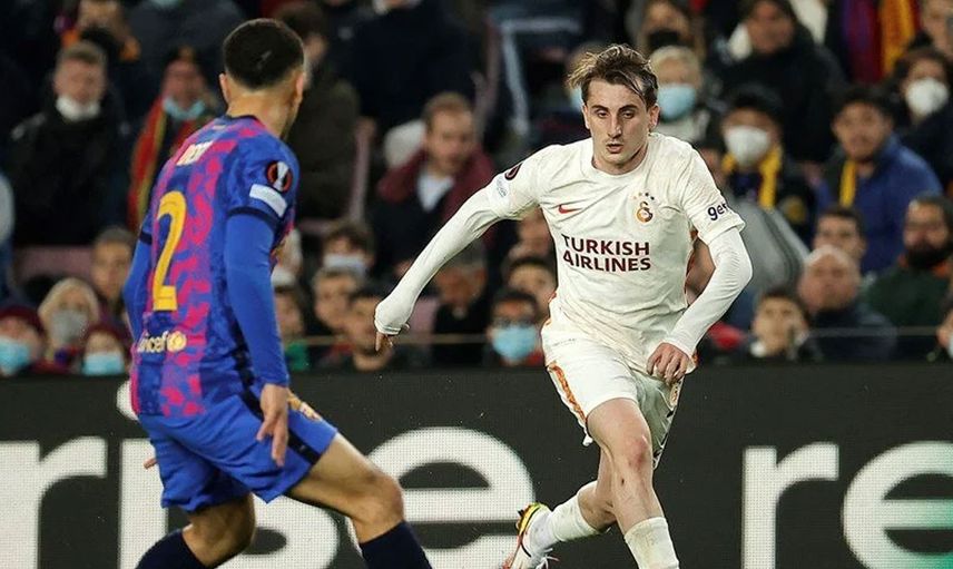 Galatasaray'ın yıldız futbolcuları Mostafa Mohamed, Kerem Aktürkoğlu, Marcao, Victor Nelsson, Berkan Kutlu ve Sacha Boey'i UEFA Avrupa Ligi'nde oynanacak olan Barcelona maçında menajerler izlemeye gelecekler!