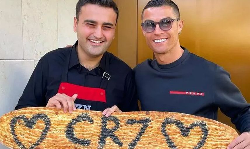 CZN Burak Umre ziyaretine gitti çektirdiği fotoğraflar olay oldu
