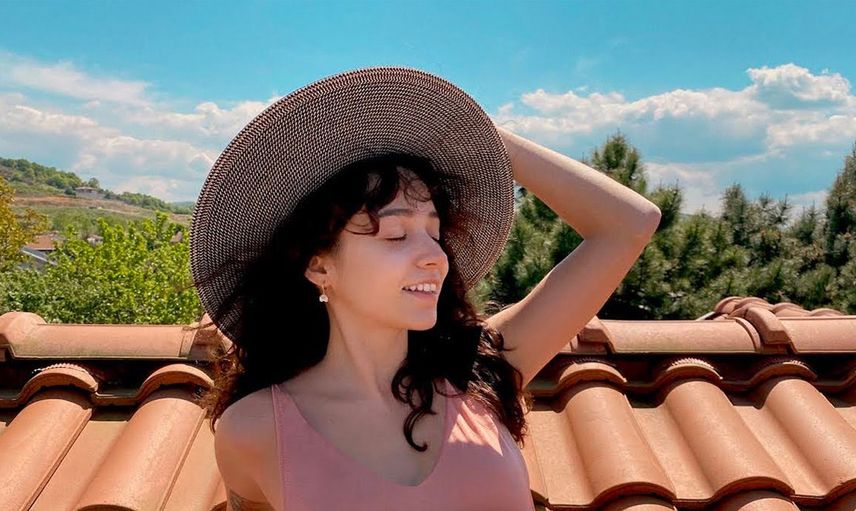 ZEYNEP BASTIK BOYU VE KİLOSU KAÇ?