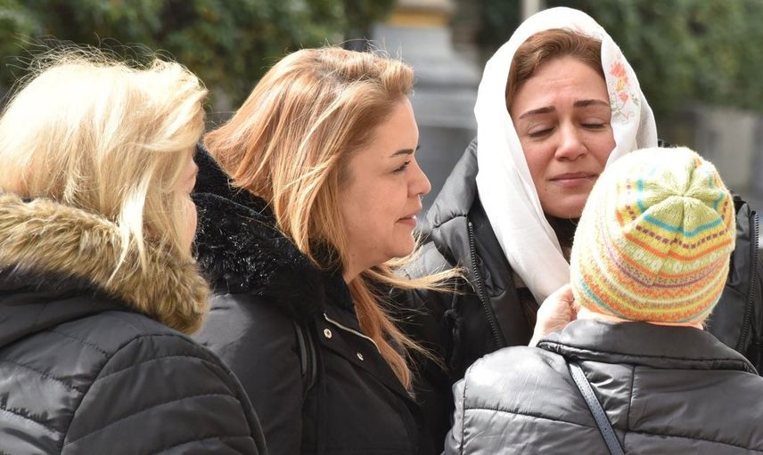 Özge Borak'ın acı günü! Babaannesinin ölümüyle sarsılan ünlü oyuncu cenazede gözyaşlarını tutamadı