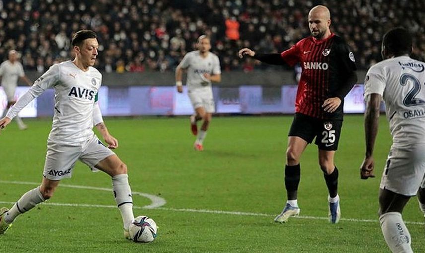 Fenerbahçe'nin Gaziantep FK'ya 3-2 Mağlup Olmasının Ardından Mesut Özil'den Takıma Tepki Geldi!
