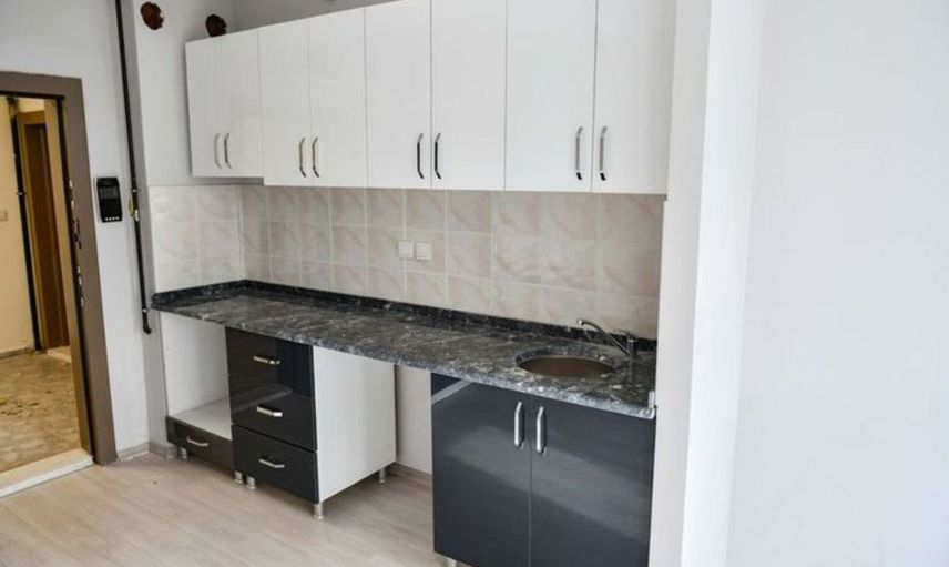 ŞART OLARAK AYLIK GELİRİ 3000 TL'Yİ GEÇMEYECEK, EVİ OLMAYACAK