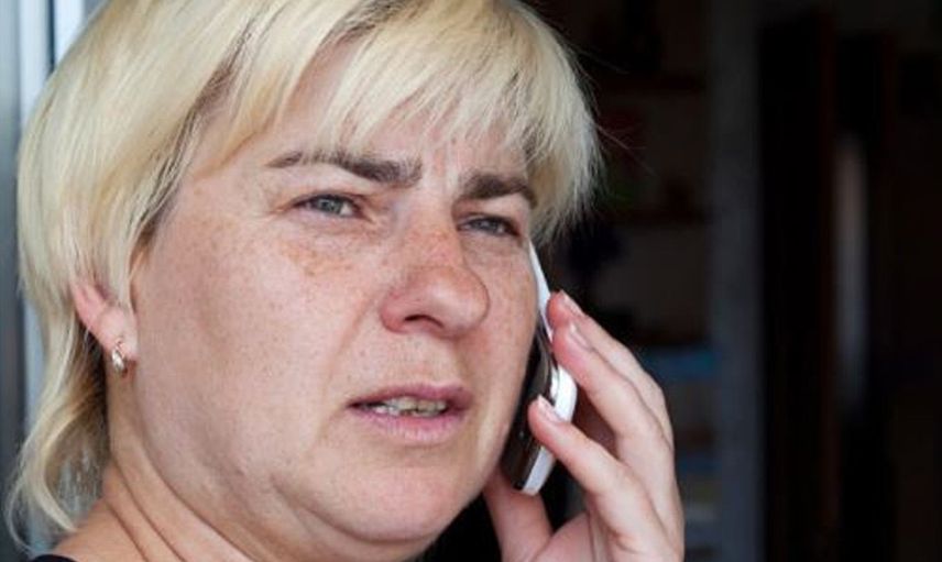 Kızının çantasına kamera takan anne gördüklerine inanamadı!