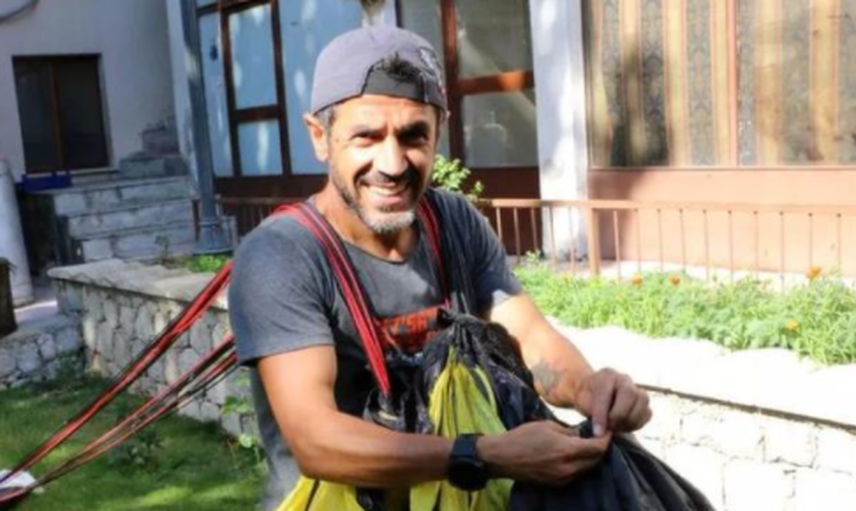 Yarasa Adam Her Gün İşine Uçarak Gidiyor