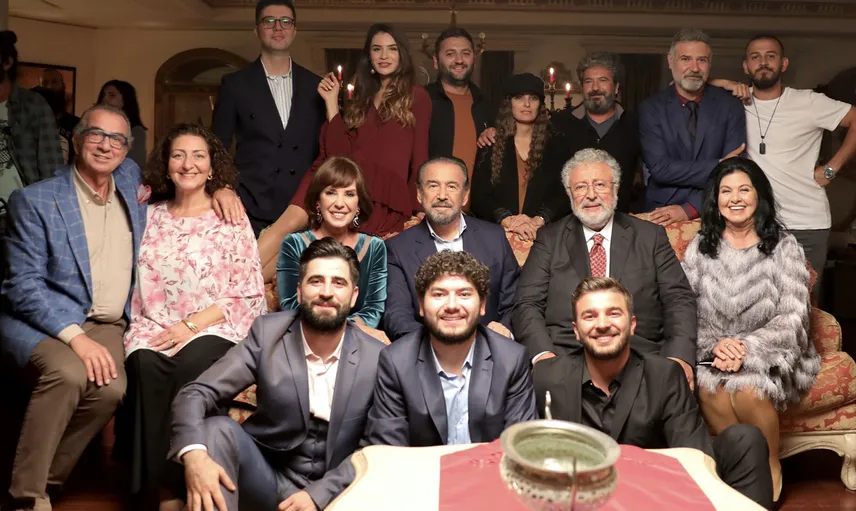 Kafalar Karışık Filmi Nerede Çekildi? Oyuncuları Kimler, Konusu Ne?
