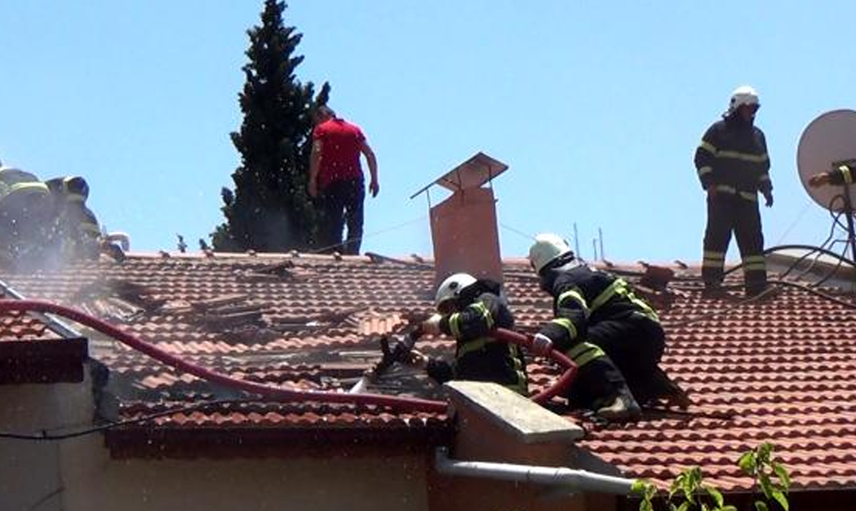 Kafasına Tencere Geçiren Adam Banyodaki Kadını Yangından Kurtardı
