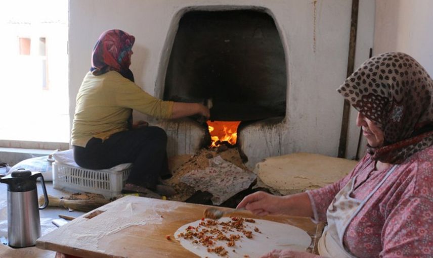 Kağıthane'de yufka açmak isteyen kadın çatıdan düştü!