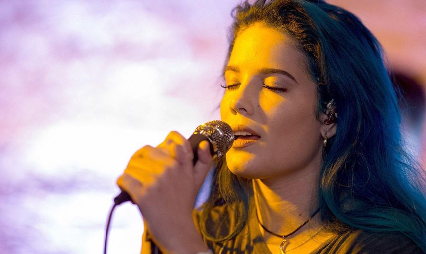 Karnı Burnunda Olan Halsey'den Olay Pozlar
