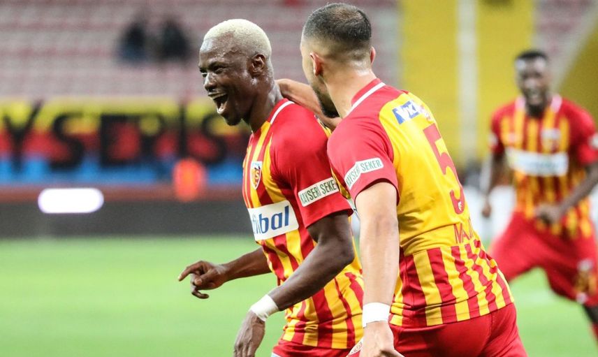 Kayserisporlu Mame Thiam Fenerbahçeli Golcüleri Solladı!