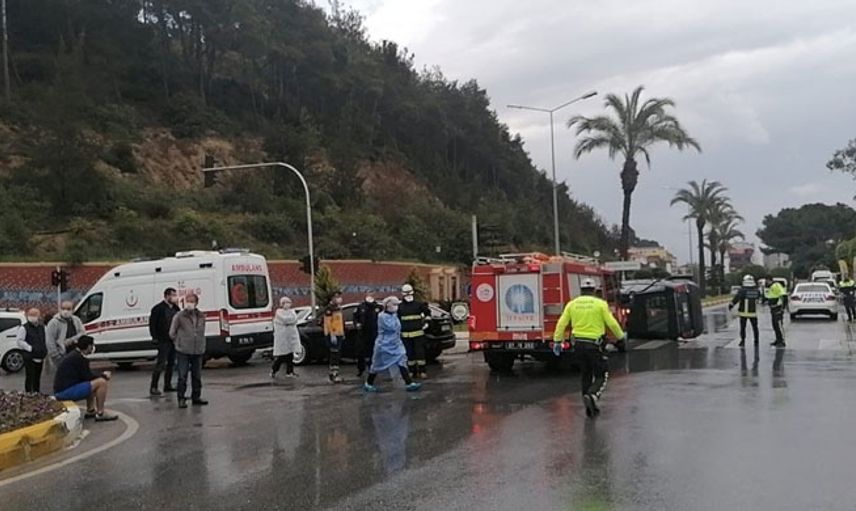 Kaza Yapan Sürücü Kırmızı Işıkta Geçtiğini Kabul Etmedi