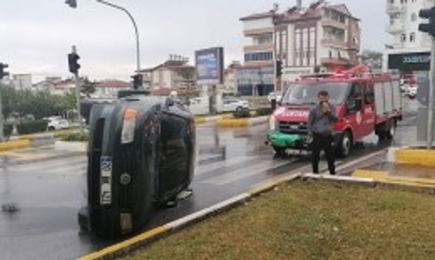 Kaza Yapan Sürücü Kırmızı Işıkta Geçtiğini Kabul Etmedi