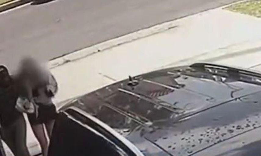 Korku dolu anlar! Genç kıza saldırı girişimi kameralara yansıdı