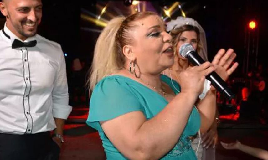 Kibariye'nin Sahnede Eteği Uçuşunca Kocası Beline Masa Örtüsünü Bağlattı
