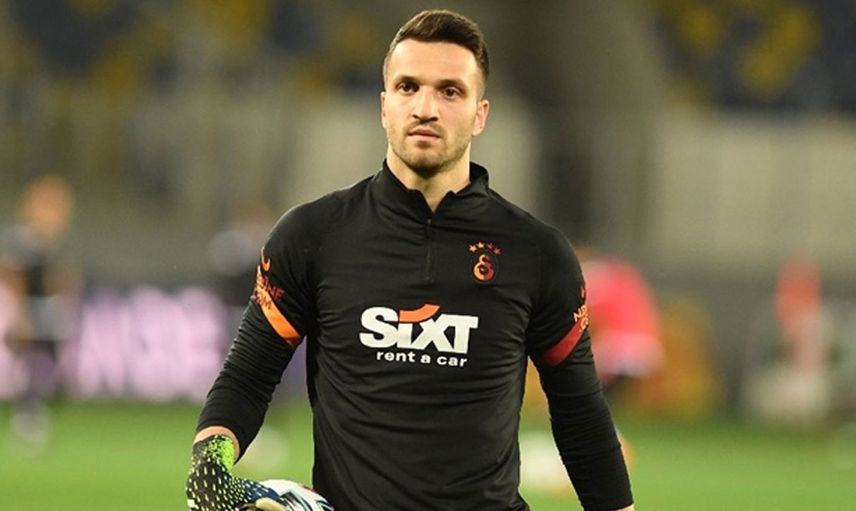 Kiralık olarak gittiği Süper Lig ekibi Giresunspor'dan, Galatasaray'a geri dönen Okan Kocuk takımda yedek olacağı için transfer olmak istiyor!