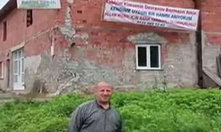 Kısmetini pankart açarak aradı! Rizeli adamın yazdığı yazıyı gören bir kere daha okuyor