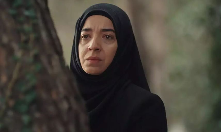 Kızıl Goncalar dizisinin Müyesser'inin gerçek hali şaşırttı: Asiye Dinçsoy başörtüsüz haliyle bambaşka biri!