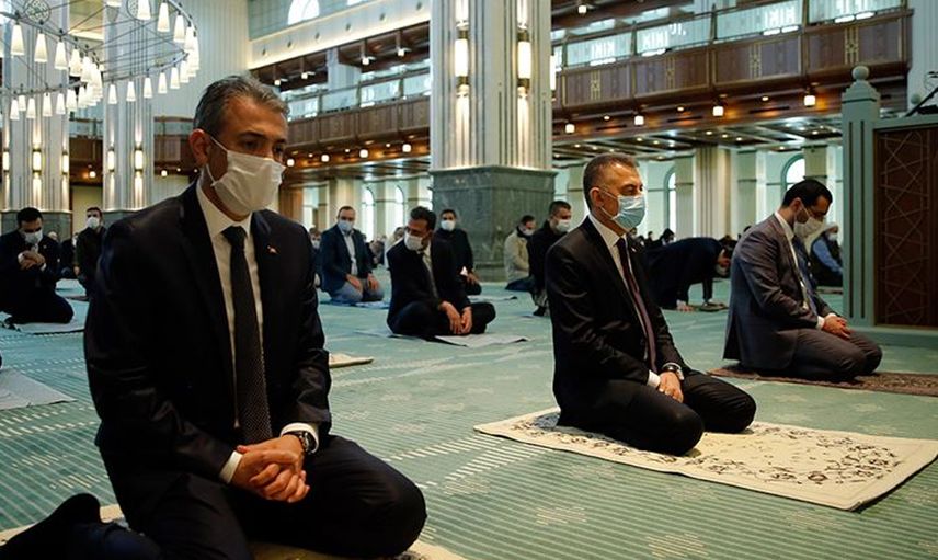 Cumhurbaşkanı Yardımcısı Oktay Cuma Namazını Beştepe Millet Camisi'nde Kıldı