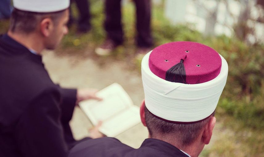 Kocaeli'de Bir Hoca Sana Eşcinsel Cin Kaçmış Diyerek Bir Gence Tacizde Bulundu