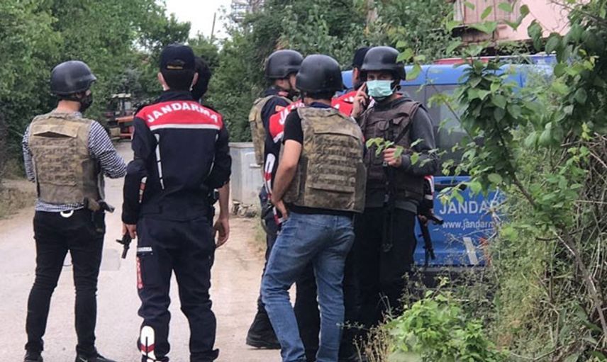 Kocaeli'nde Ailesini Rehin Alan Kişi, Tüfekle Babasını Öldürdü