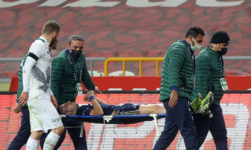 Konyaspor Karşılaşmasında Hastaneye Kaldırılan Pelkas Herkesi Korkuttu!