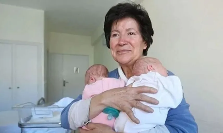 64 Yaşında İkiz Bebek Dünyaya Getiren Anne Hukuk Mücadelesini Kaybetti!