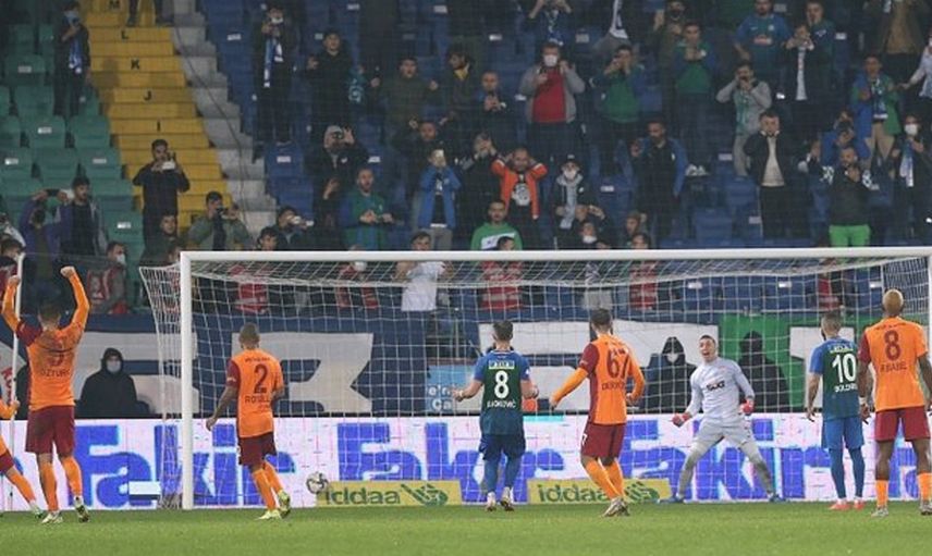 Rizespor - Galatasaray Mücadelesinde Fatih Terim'in Devre Arasında Yaptığı Konuşma Ortaya Çıktı!