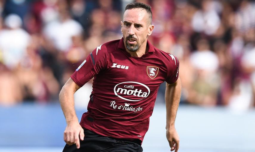 Galatasaray'ın eski yıldızı Franck Ribery geçirdiği trafik kazası sonrası hastaneye kaldırıldı!