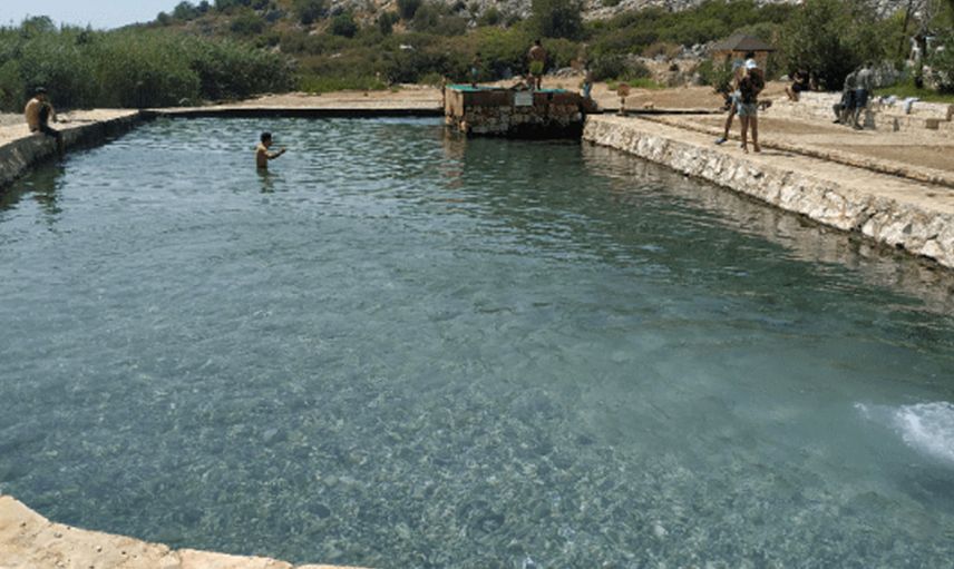 Kükürtlü Su Havuzunun Ününü Duyan Antalya’ya Geliyor Ama Bir Dakikadan Uzun Kalamıyor