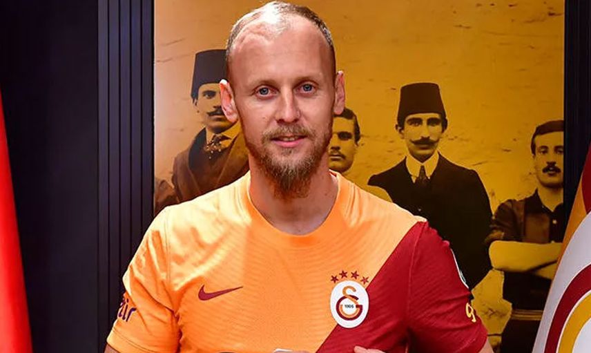 Geri dönmüştü