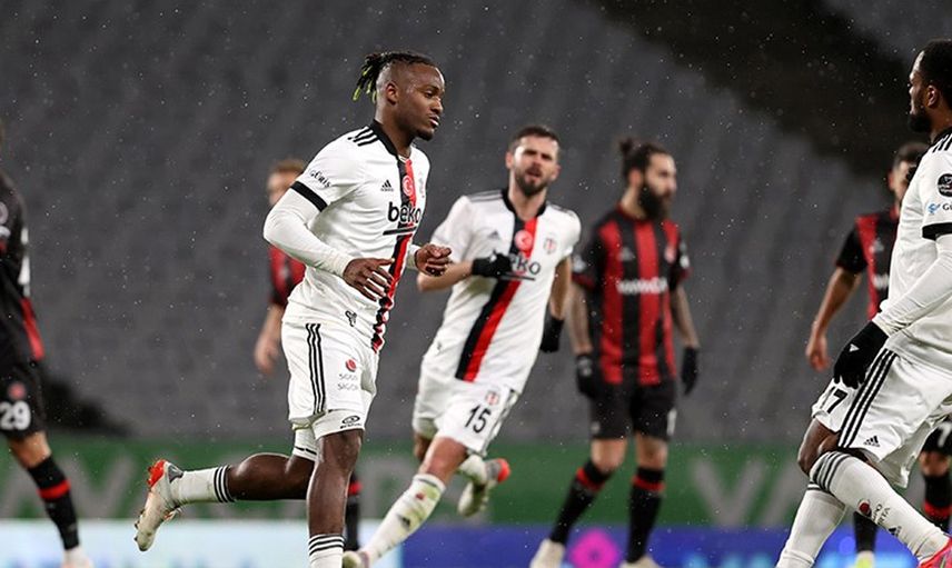 Fatih Karagümrük İle Beşiktaş Maçında  Volkan Demirel ile Caner Erkin Arasında Tartışma Yaşandı!