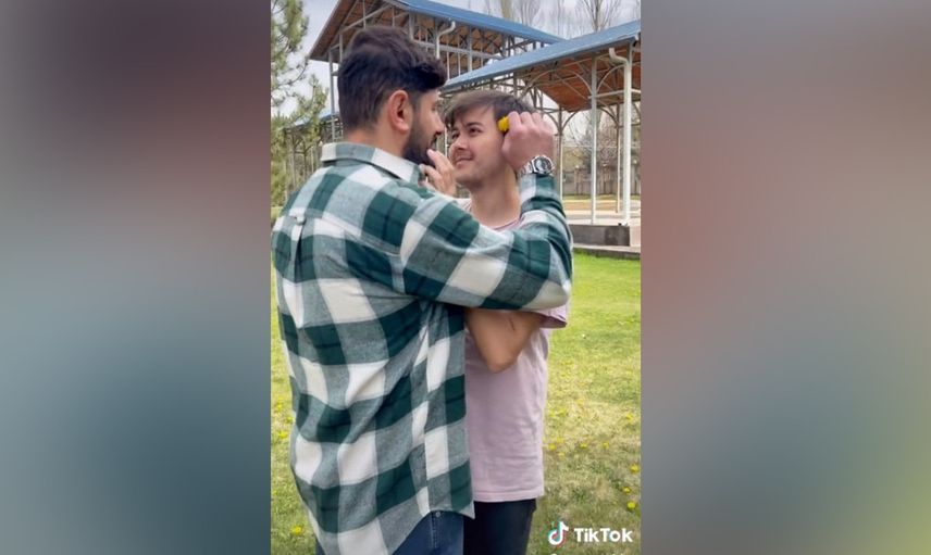 Rezillikleri arşa çıktı! TikTok fenomeni Caner ve Nejdet yatakta çektikleri görüntüleri paylaştı