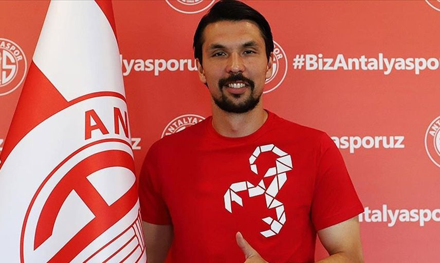 Hangi takımda oynuyor?
