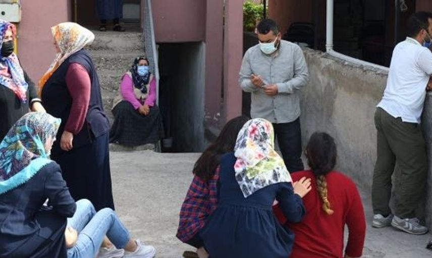 Bir Kadın Cinayeti Daha! Eşinin Boğazını Keserek Öldürdü