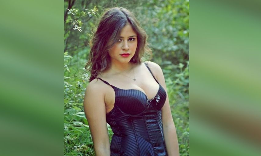 Sevilen dizi Gönül Dağı’nın sevilen karakteri Asuman göğüslerini açık verdiği poz gündem oldu