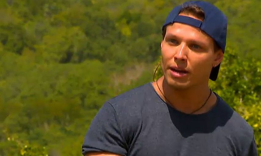 Survivor’da yarışmacı ile sunucu Murat Ceylan arasında gerginlik: Elindekini sunucuya fırlattı