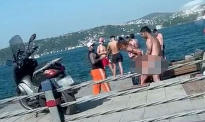 Parkta uygunsuz halde yakalanan çiftler