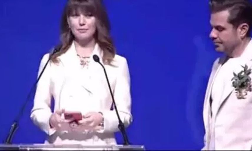 İklim Elçisi seçilen Beren Saat'in başörtüsü konuşması gündem oldu! "Öğrencilik dönemimde başörtüsünün üstüne peruk takmak zorunda kalan..."