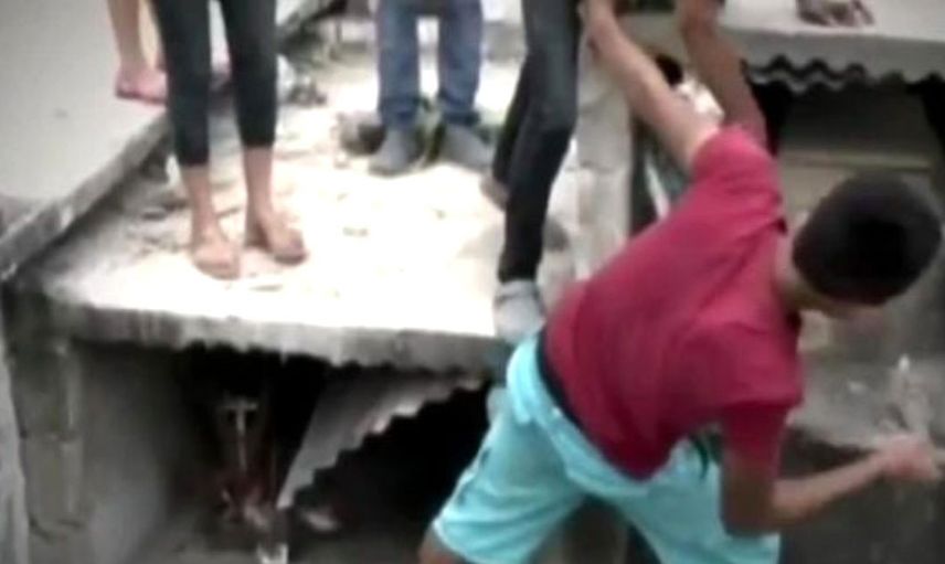 Çığlık sesleri gelince mezarın içini açtılar