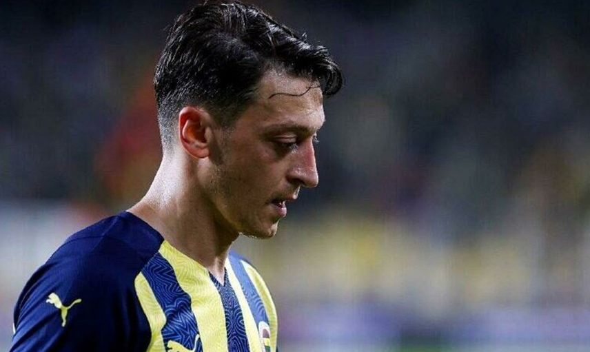 Fenerbahçe'ye Mesut Özil'den Kötü Haber!