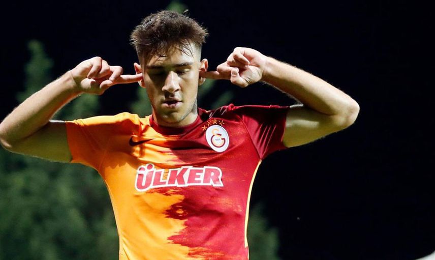 Galatasaray taraftarları altyapıdaki Eren Aydın'ın, Fenerbahçeli Arda Güler gibi değerlendirilmemesini eleştirdi!