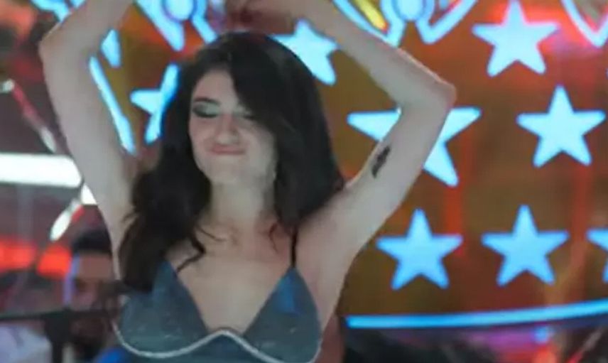 Dilber çıtayı iyice yükseltti: Yeni pavyon dansında iki kişilik koreografi yaptı! O anları milyonlar izledi